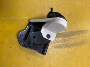 MOCOWANIE WSPORNIK ZAWIAS KANAPY TYŁ INFINITI Q50