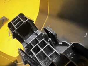 LEWA OSŁONA ZAŚLEPKA SZYNY FOTELA AUDI Q7 4M