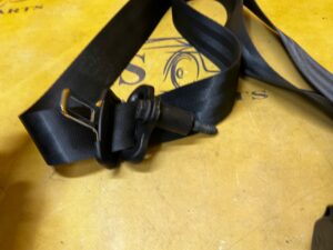 WYSTRZELONY PAS BEZPIECZEŃSTWA PRZÓD PRZEDNI LEWY DACIA SANDERO III EU