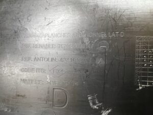 LISTWA NAKŁADKA OSŁONA BOCZEK BAGAŻNIKA PRAWA PRAWY RENAULT KADJAR