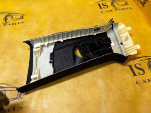 POSZYCIE OSŁONA OBUDOWA SŁUPKA ŚRODKOWEGO B PRAWY PORSCHE MACAN 95B