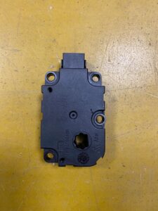 SILNICZEK NAGRZEWNICY MERCEDES W246 INFINITI Q30