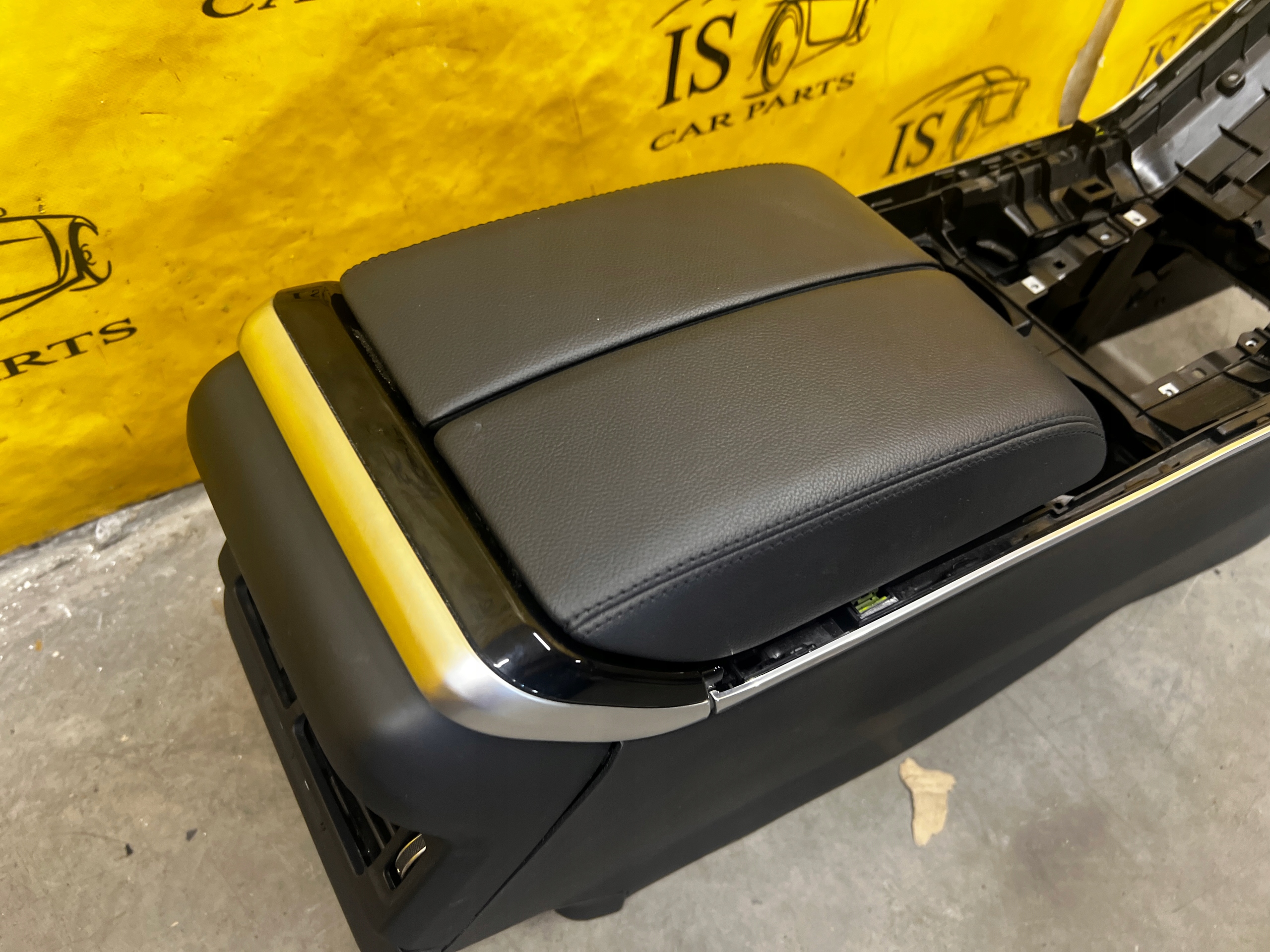 PODŁOKIETNIK SCHOWEK TUNEL ŚRODKOWY RANGE ROVER EVOQUE II L551