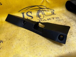 OSŁONA POD TABLICĄ PRZYRZĄDÓW DESKĄ RODZIELCZĄ TOYOTA HILUX VIII 8