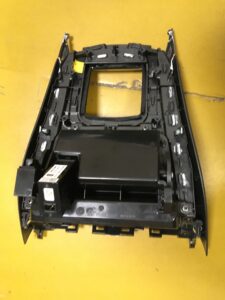 PANEL RAMKA DEKOR TUNELU ŚRODKOWEGO INFINITI Q30