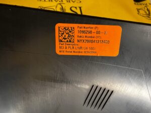 OSŁONA POSZYCIE SŁUPKA A PROGU PRZÓD LEWY TESLA MODEL 3 PRZEDLIFT