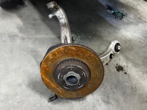 ZWROTNICA ZAWIESZENIE PRZÓD LEWY LEWA MERCEDES C-KLASA W206 2WD RWD