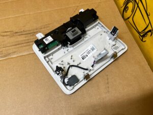 LAMPKA OŚWIETLENIE PODSUFITKI PRZÓD SOS FORD KUGA MK3 LIFT