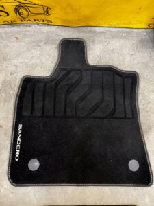 KOMPLET DYWANIKI WYCIERACZKI WELUROWE ORYGINALNE PREMIUM DACIA SANDERO III