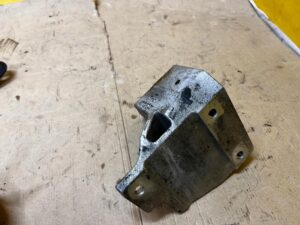 ŁAPA PODUSZKA PODPORA SILNIKA PRAWA CHEVROLET CORVETTE C5 97-04