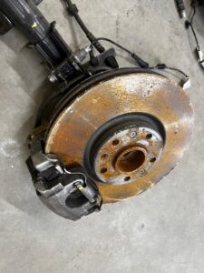 NOGA ZWROTNICA AMORTYZATOR PRZÓD LEWY PEUGEOT 3008 II 5008 II 1.2 THP