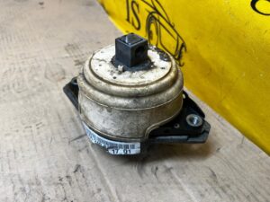 ŁAPA MOCOWANIE PODUSZKA SILNIKA MERCEDES GL X166 4.7 V8