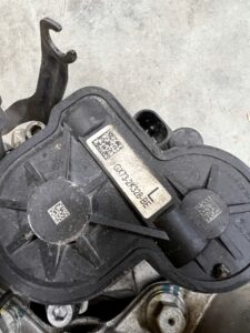 ZWROTNICA PIASTA ZACISK TYŁ TYLNA LEWY LEWA RANGE ROVER EVOQUE II L551