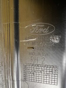 LISTWA OSŁONA BLENDA RYNIENKI BAGAŻNIKA TYŁ PRAWA FORD BRONCO 21-