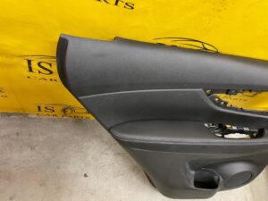 BOCZEK TAPICERKA DRZWI LEWY TYŁ NISSAN X-TRAIL T32