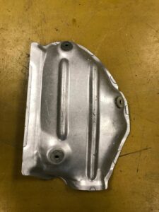 OSŁONA TERMICZNA KOLEKTORA LEWA INFINITI Q70 M35H