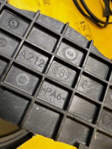 2 X MOCOWANIE OSŁONA ZAWIASÓW MASKI POKRYWY SILNIKA MERCEDES CLS W218