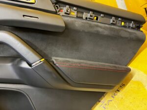 BOCZEK TAPICERKA DRZWI TYŁ PRAWY PORSCHE CAYENNE 7P5 LIFT BOSE