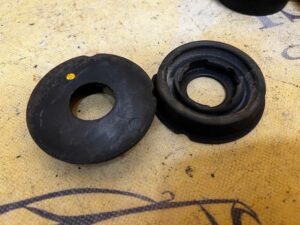 TULEJA SANEK TYLNYCH LEXUS RX 450H III 3 AL10