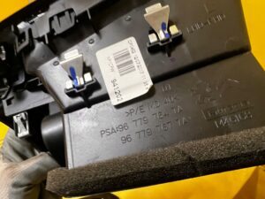 KRATKA NAWIEWU DESKI KONSOLI PRZÓD LEWY CITROEN C4 GRAND PICASSO II EU