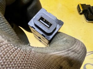 GNIAZDO USB PORT ŁADOWARKA FORD EXPLORER VI MK6