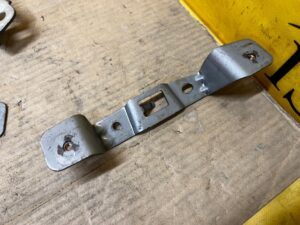 UCHWYT MOCOWANIE WSPORNIK RĄCZKI SŁUPKA B PRAWY FORD EXPLORER VI MK6