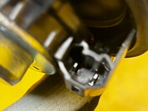 GŁOŚNIK CENTRALNY DESKI KONSOLI LR RANGE ROVER EVOQUE II L551