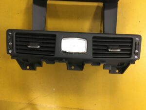 RAMKA EKRANU KRATKI NAWIEWU ZEGAREK INFINITI Q70 M