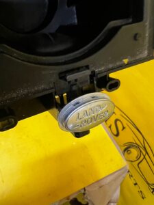 SCHOWEK TUNELU ŚRODKOWEGO DEKOR CUPHOLDER RANGE ROVER VELAR L560