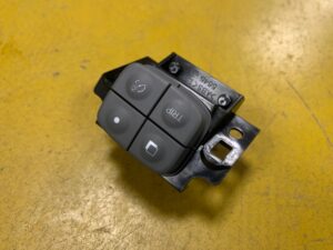 PRZYCISKI PRZEŁĄCZNIK TEMPOMATU NISSAN NV200