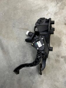 PEDAŁY HAMULCA GAZU SPRZĘGŁA MANUAL DACIA DUSTER II 2