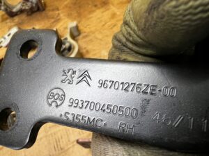 UCHWYT MOCOWANIE ROLETY PIONOWEJ PRAWY PEUGEOT 508 I KOMBI SW