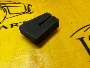 OSŁONA ZAŚLEPKA PLASTIK WYGŁUSZENIE PIANKA RANGE ROVER VELAR L560