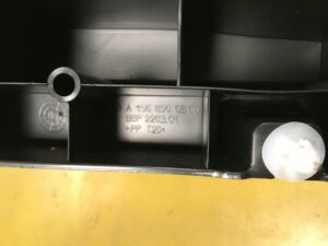 LISTWA WSPORNIK BAGAŻNIKA INFINITI Q30 GLA W156