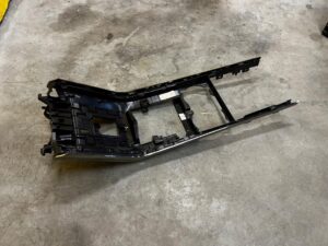 NAKŁADKA PANEL RAMKA OSŁONA TUNELU ŚRODKOWEGO RANGE ROVER EVOQUE II L551