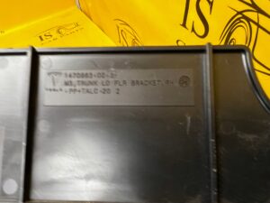 MOCOWANIE OSŁONY WYKŁADZINY BAGAŻNIKA PRAWE TESLA MODEL 3 PRZEDLIFT