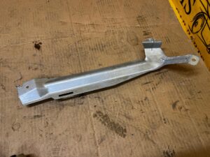 UCHWYT MOCOWANIE WSPORNIK PODSUFITKI MERCEDES GL X166