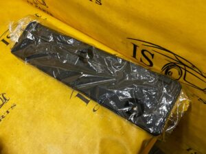 PODSTAWA RAMKA TABLICY REJESTRACYJNEJ PRZÓD FORD EXPLORER VI MK6 NOWA OEM