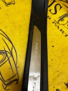 OSŁONA LISTWA PROGU PRAWY PRZÓD JAGUAR E-PACE X540