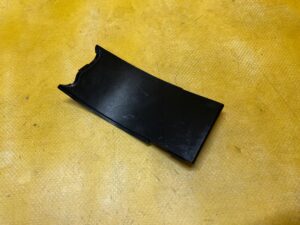 OSŁONA ZAŚLEPKA RELINGU DACHOWEGO LEWA DACIA SANDERO II STEPWAY