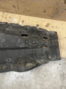 OSŁONA WYGŁUSZENIE WYGŁUSZKA TUNELU BMW 5 G30