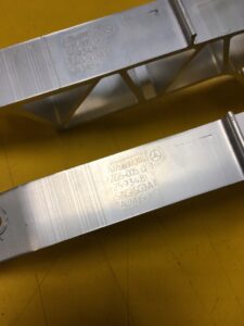 WSPORNIK STELAŻ MOCOWANIE DESKI INFINITI Q30 W176