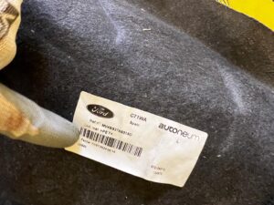 NADKOLE KOMPLETNE TYŁ LEWY FORD KUGA MK3 LIFT