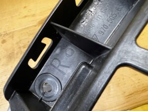 ŚLIZG MOCOWANIE WSPORNIK ZDERZAKA TYŁ PRAWY PORSCHE PANAMERA 970 I LIFT