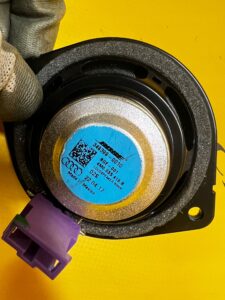 GŁOŚNIK DESKI KONSOLI PULPITU BOSE AUDI Q7 SQ7 4M0