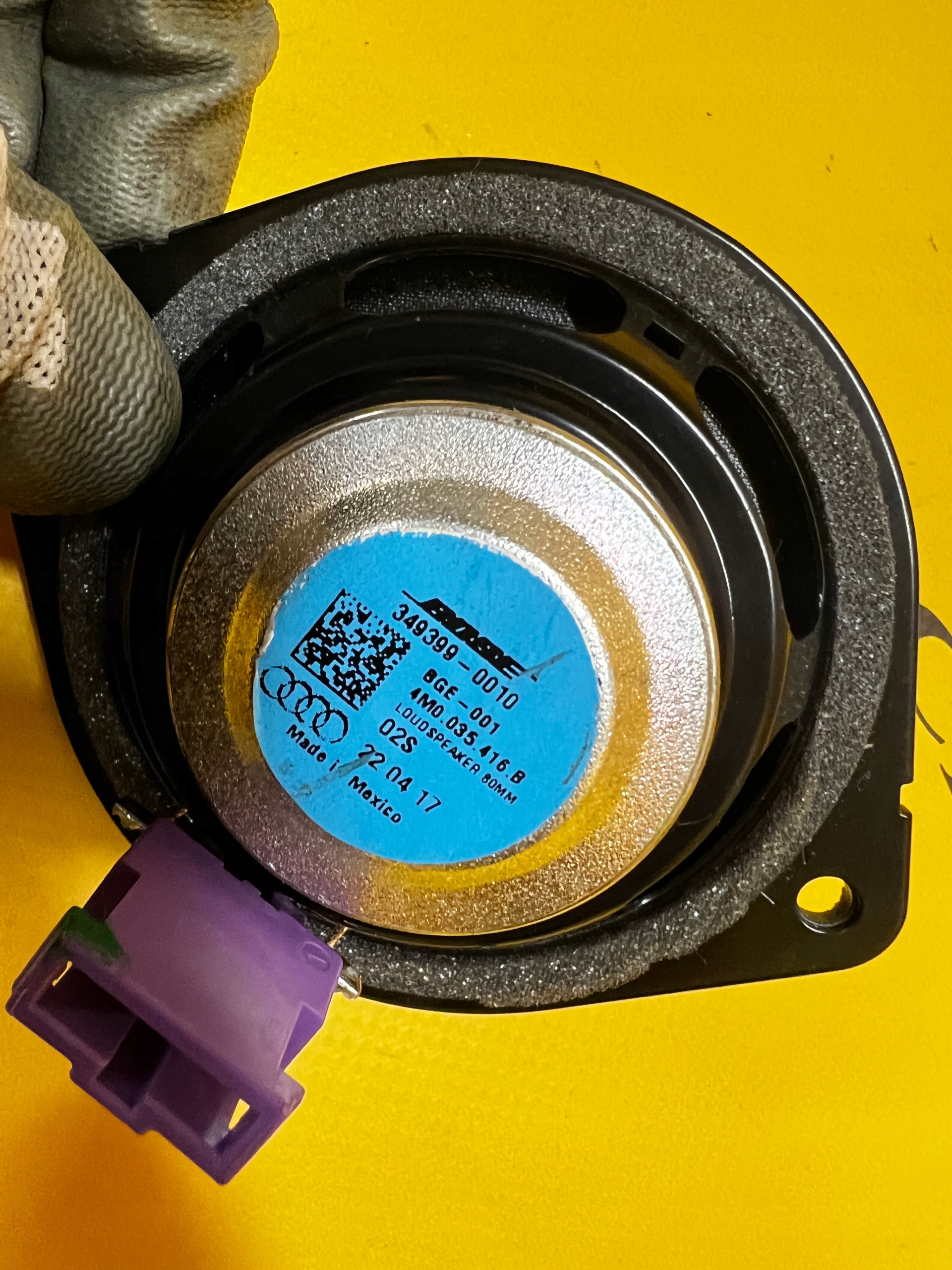 GŁOŚNIK DESKI KONSOLI PULPITU BOSE AUDI Q7 SQ7 4M0