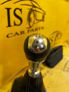 GAŁKA LEWAREK MIESZEK SKÓRA FORD FIESTA MK8