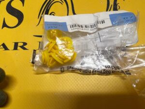 6 X SPINKA TAPICERKI BOCZNEJ TYŁ MINI R50 R52 R53 R56 R58 R59 NOWA OEM