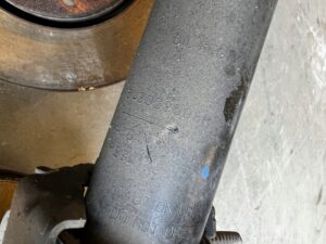 NOGA ZWROTNICA AMORTYZATOR MCPHERSON PRZÓD PRAWY DACIA SANDERO III 1.0 SCE