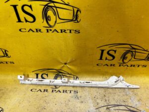 PROWADNICA ROLETY BAGAŻNIKA PRAWA AUDI A8 D4 LONG